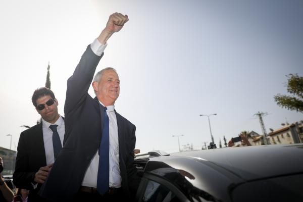 גנץ בקלפי בראש העין: "זהו יום של תקווה"