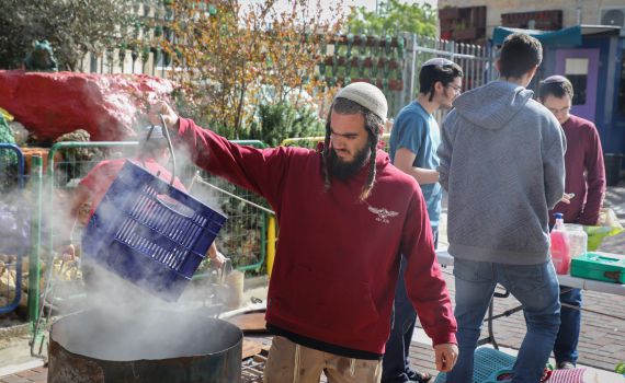 הלכות הגעלת כלים וניקיון הבית לפסח לפי כל העדות