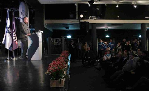 גבאי: "לחתונה של גנץ ונתניהו – גם סמוטריץ יגיע"