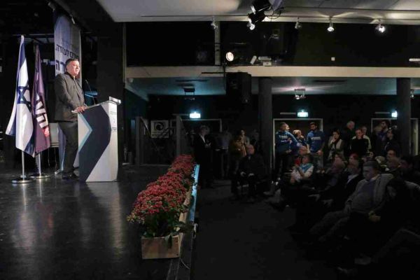 גבאי: "לחתונה של גנץ ונתניהו – גם סמוטריץ יגיע"