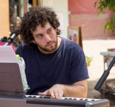 מורה לפסנתר מהשרון חשוד בפגיעה בתלמידים