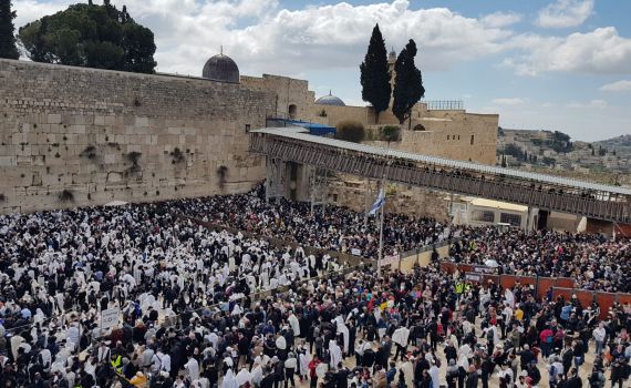 אלפים בברכת כהנים בכותל המערבי