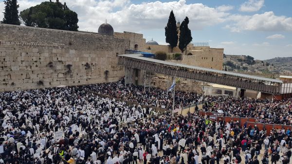 אלפים בברכת כהנים בכותל המערבי