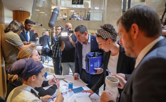 הכנסת במספרים: 29 נשים, 14 סרוגים ו- 3 טבעונים