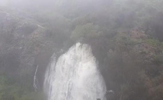 מרהיב: מפל התנור בנחל עיון בזרימת שיא