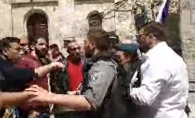  צפו: אורן חזן הותקף באלימות בעיר העתיקה בירושלים