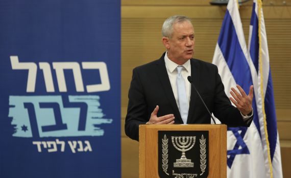גנץ תוקף: "נתניהו מוביל לטירוף מערכות ארצי"