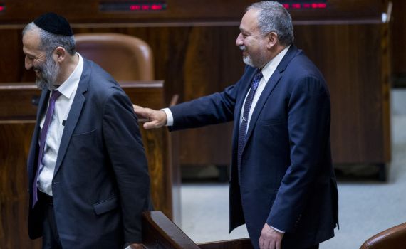 דרעי הבוקר, ליברמן בערב: פגישות מכריעות עם נתניהו