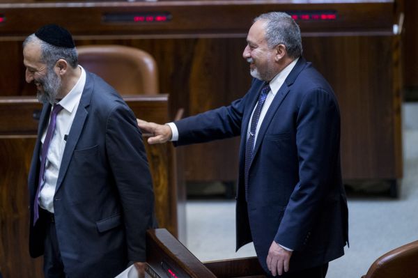 דרעי הבוקר, ליברמן בערב: פגישות מכריעות עם נתניהו