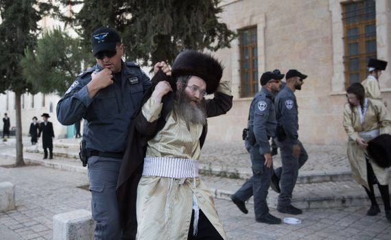 חסמו וזרקו אבנים: 10 חרדים קיצוניים נעצרו בשבת