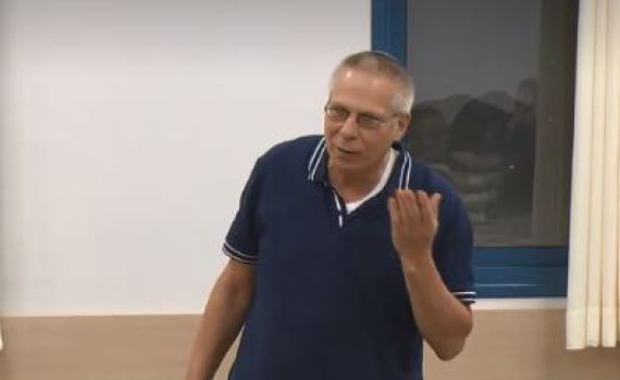 הרב רדלר: "אל תלכו שבי אחר צייד כותרות מופרכות"