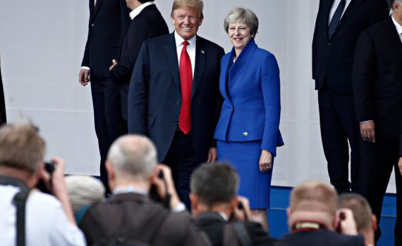 רגע לפני הפרישה: תרזה מיי תיפגש עם טראמפ