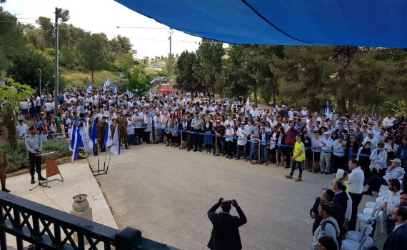 דרעי: "הרב עובדיה אמר 'רק לראות חייל? לנשק אותו'"