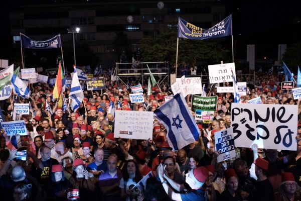 הסוף לתעלומה: זה מספר האנשים שנכחו בהפגנה