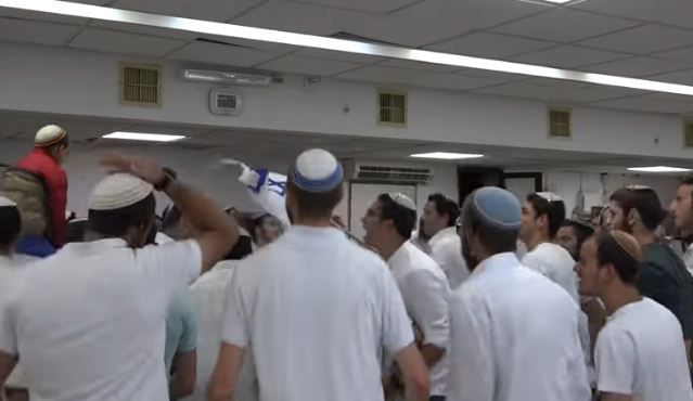 צפו: חגיגות יום העצמאות בישיבת מצפה יריחו