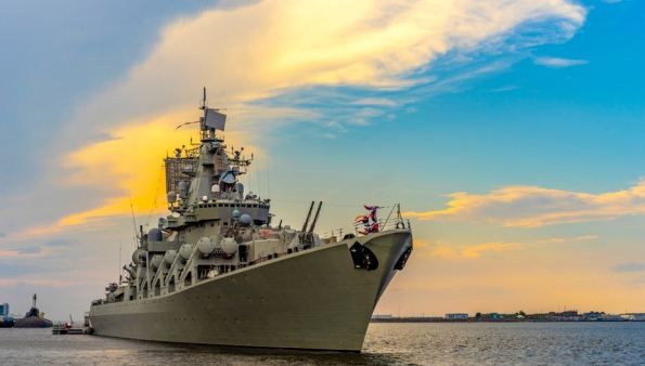 משחתות אמריקניות חצו את מצרי הורמוז