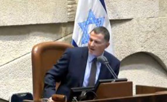 צפו: יולי אדלשטיין מתפוצץ על סתיו שפיר