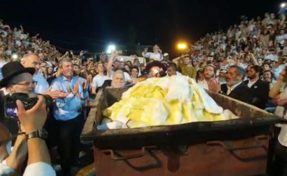 צפו: ההדלקה המסורתית של הציונות הדתית במירון