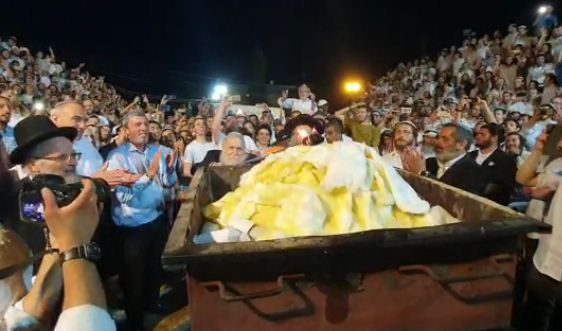 צפו: ההדלקה המסורתית של הציונות הדתית במירון