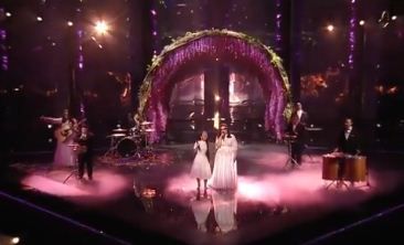 עין לא נותרה יבשה: להקת שלוה כבשה את אירופה. צפו