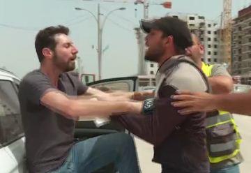 עיתונאי של 'כאן 11' הותקף באלימות. צפו