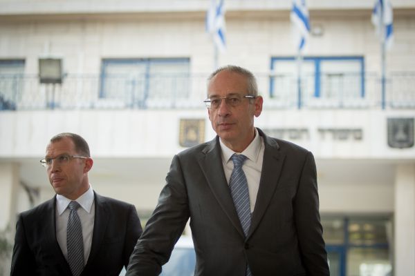 עו"ד של נתניהו הודיע לוועדת ההיתרים על פרישה