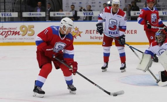 אופס: פוטין כיכב במשחק ראווה- והתרסק על הקרח