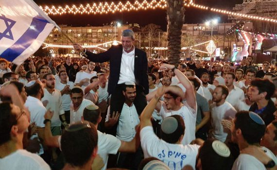 תל אביב לבשה חג: הרב פרץ חגג עצמאות בכיכר רבין. צפו