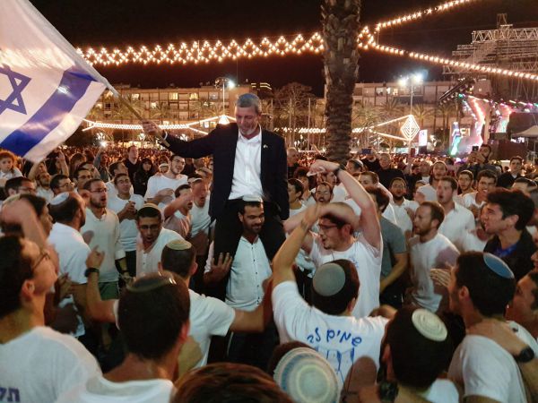 תל אביב לבשה חג: הרב פרץ חגג עצמאות בכיכר רבין. צפו