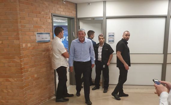 הרב פרץ במאמצים להביא לפגישה בין נתניהו לליברמן