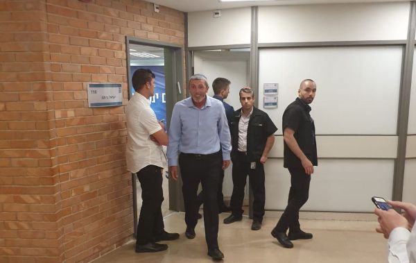 הרב פרץ במאמצים להביא לפגישה בין נתניהו לליברמן