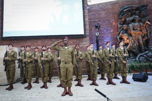 יום הזיכרון לשואה ולגבורה: מתייחדים עם זכרם