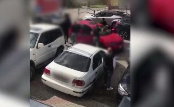 כתב אישום: תקפו עם אלה נהג ש"הסתכל עליהם"- צפו: