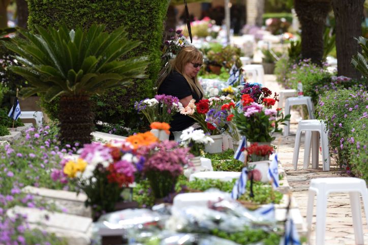להניף את הדגל: אסור שיום הזיכרון יהיה רק יום של אבל