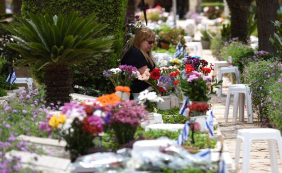 להניף את הדגל: אסור שיום הזיכרון יהיה רק יום של אבל