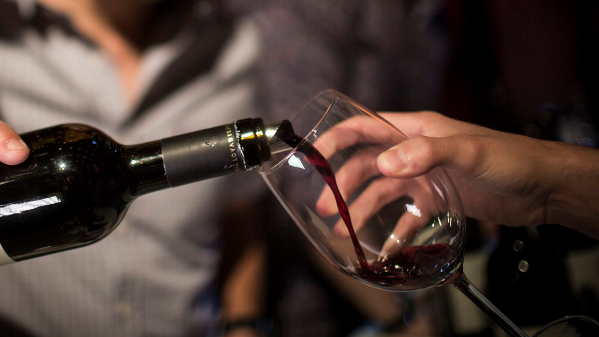 "אבא שתה יין כשחייליו נקברו- כי הוקמה המדינה"