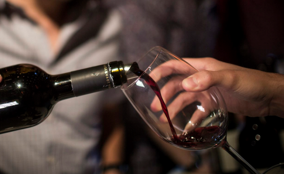 "אבא שתה יין כשחייליו נקברו- כי הוקמה המדינה"