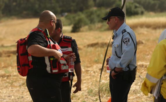 מושב תרום מפונה; 10 בתים בוערים במבוא מודיעים