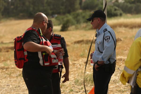 מושב תרום מפונה; 10 בתים בוערים במבוא מודיעים