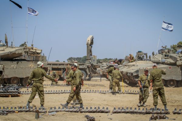 צה"ל הוריד חטיבה לעזה: "נערכים לכמה ימי לחימה"
