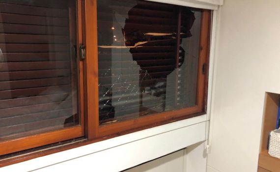 הותר לפרסום: טיל נחת בחצר ביתו של אבי דיכטר