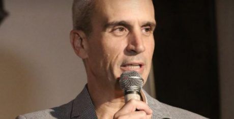 'תארו לכם שהמיעוט הגרמני בישראל היה עורך עצרות'