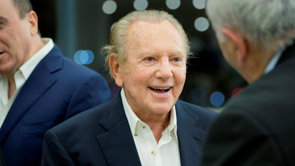 בניגוד לכללים: זה מה שמוריס קאהן עשה בטקס המשואות