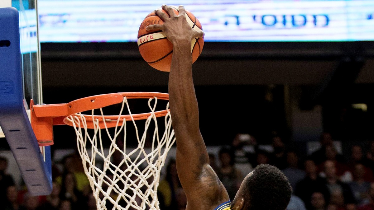 20 כתבי ספורט: "להזיז את משחקי הפלייאוף משבת"