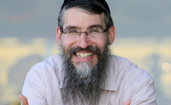 40 שנה ב-4 דקות: מחווה מרגשת לאברהם פריד. צפו