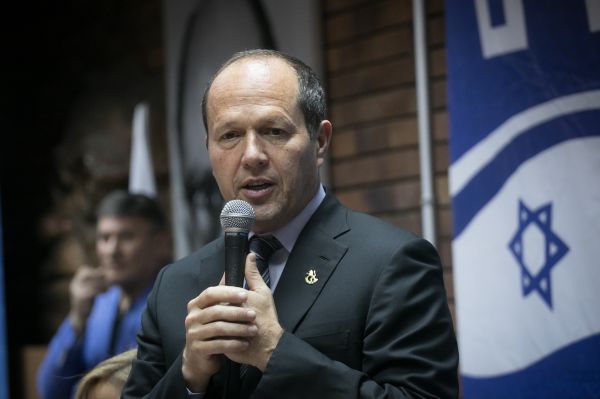 "הייתי תלמיד די שובב": ניר ברקת חוזר לבית הספר