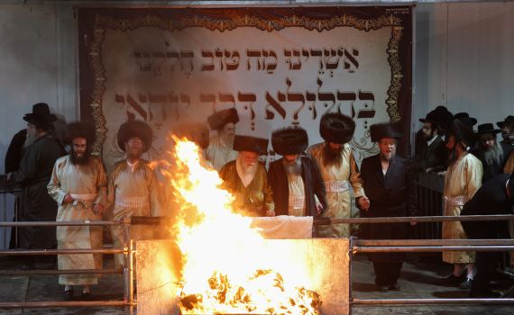 צפו: רבבות חוגגים ל"ג בעומר במירון