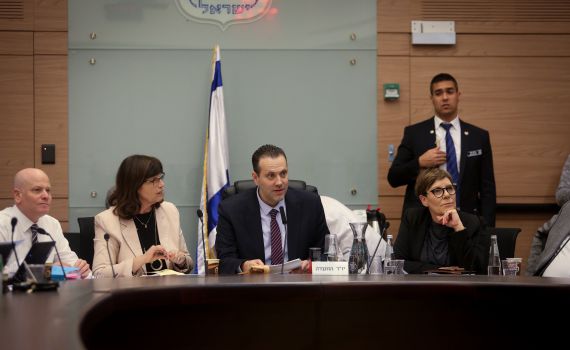 חוק החסינות הונח- לפיד: "מלחמה על הדמוקרטיה"