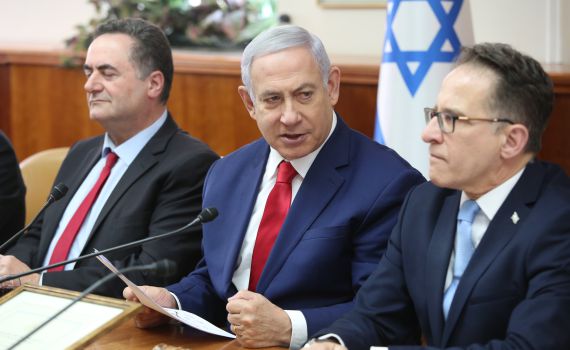 הממשלה תכפיל את מספר השרים. לפיד: "שחיתות!"