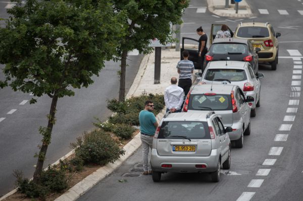הרב וולנסקי: בזמן הצפירה, אל תגיד משניות או תהילים